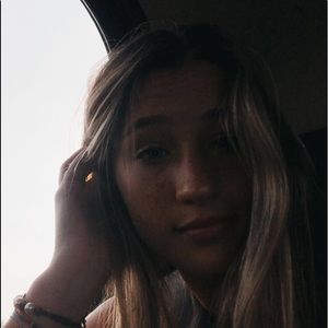 Meet your Posher, Alexis